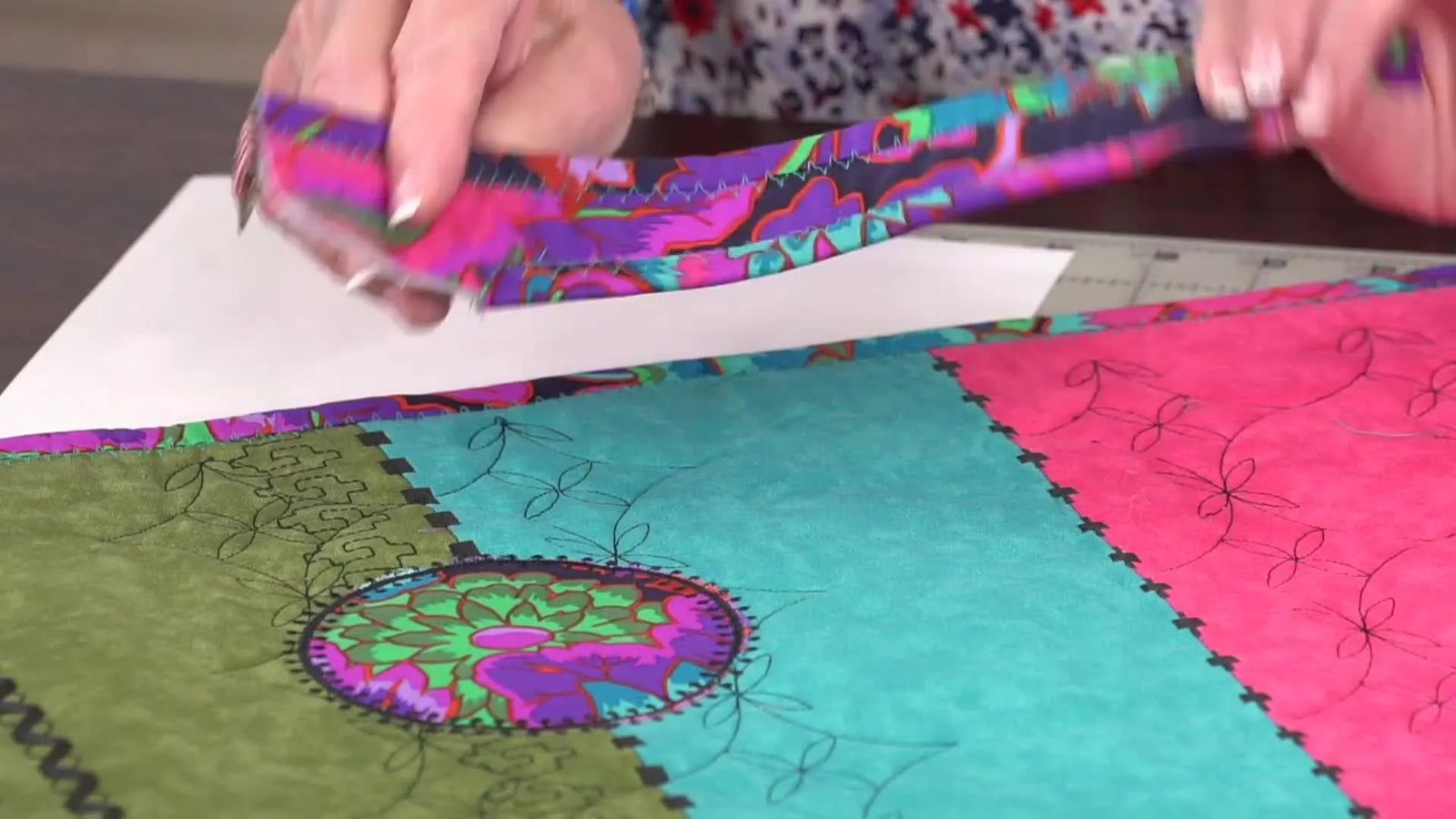 Pfaff creative icon 2 Laser Grid Binding: Nail Mitered Corners (and In-the-Hoop Quilting Placement) Without Marking