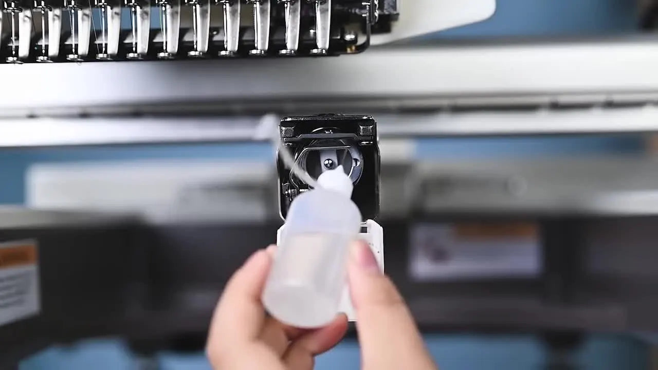 Applying sewing oil to rotary hook