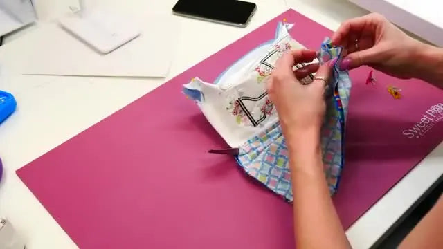 From Hoop to Handbag: The ITH Zipper Purse Method That Stops Wavy Seams, Bulky Appliqué, and “Why Won’t It Turn?!” Moments