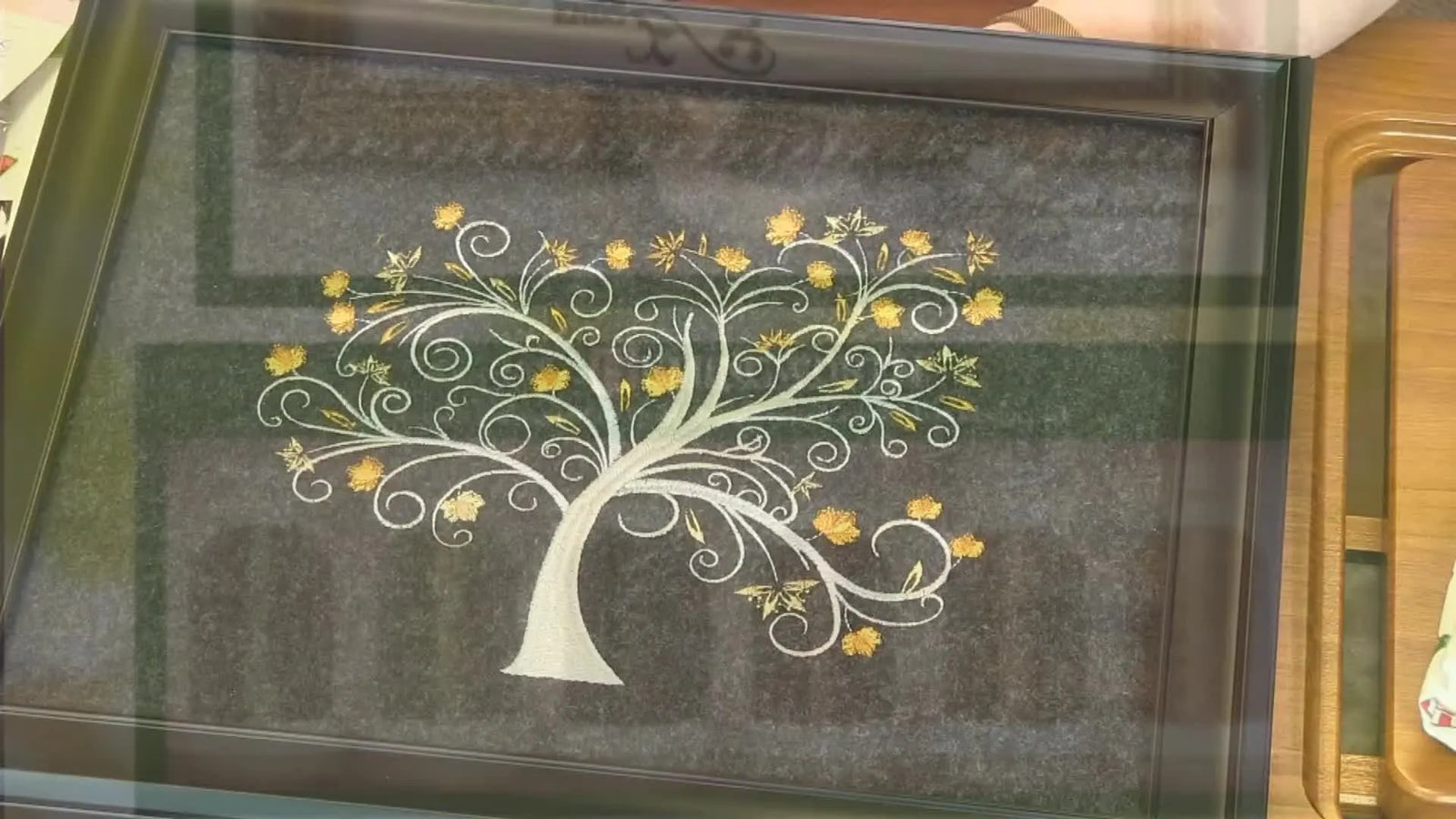 5 Christmas Machine Embroidery Projects That Actually Stitch Clean: FSL Lace Charms, ITH Stockings, Felt Family Trees, Kimberbell Aprons, and a Train Banner