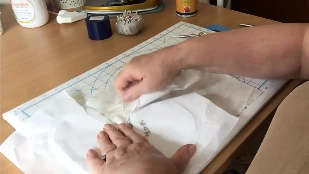 Stop Shredding Silk: How Outline Alignment Stitches Make Tear-Away Stabilizer Release Cleanly (Without Washing)