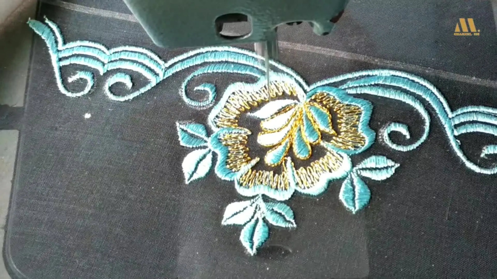 Create Stunning Freehand Machine Embroidery: Blue Floral with Gold Accents