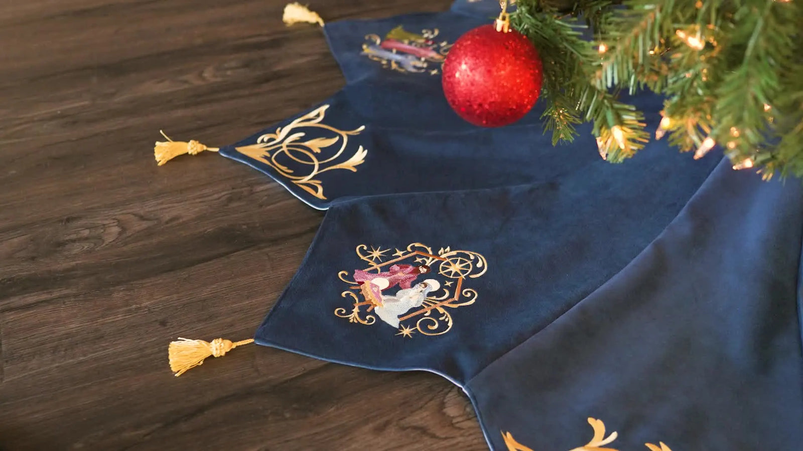 The 12-Panel Embroidered Christmas Tree Skirt: Perfect Placement, Smooth Seams, and Zero “Oops” Moments