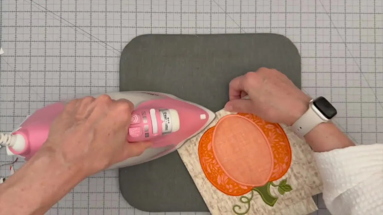 ITH Pumpkin Mini Quilt Hanging: The Clean, Puffy, No-Bulk Method (Plus the Envelope Back That Actually Behaves)